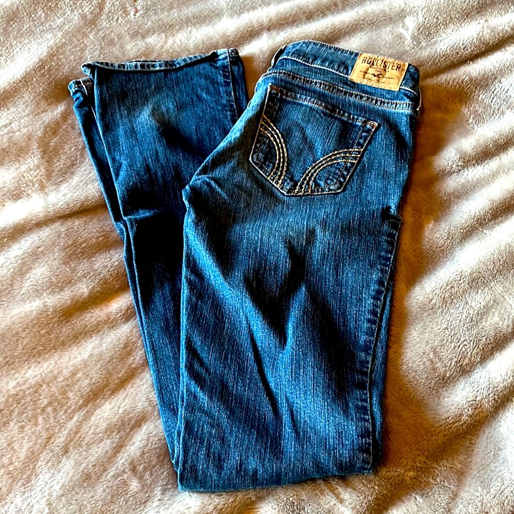 Low waist, skinny bootcut blue jeans from Hollister. Size 3Long